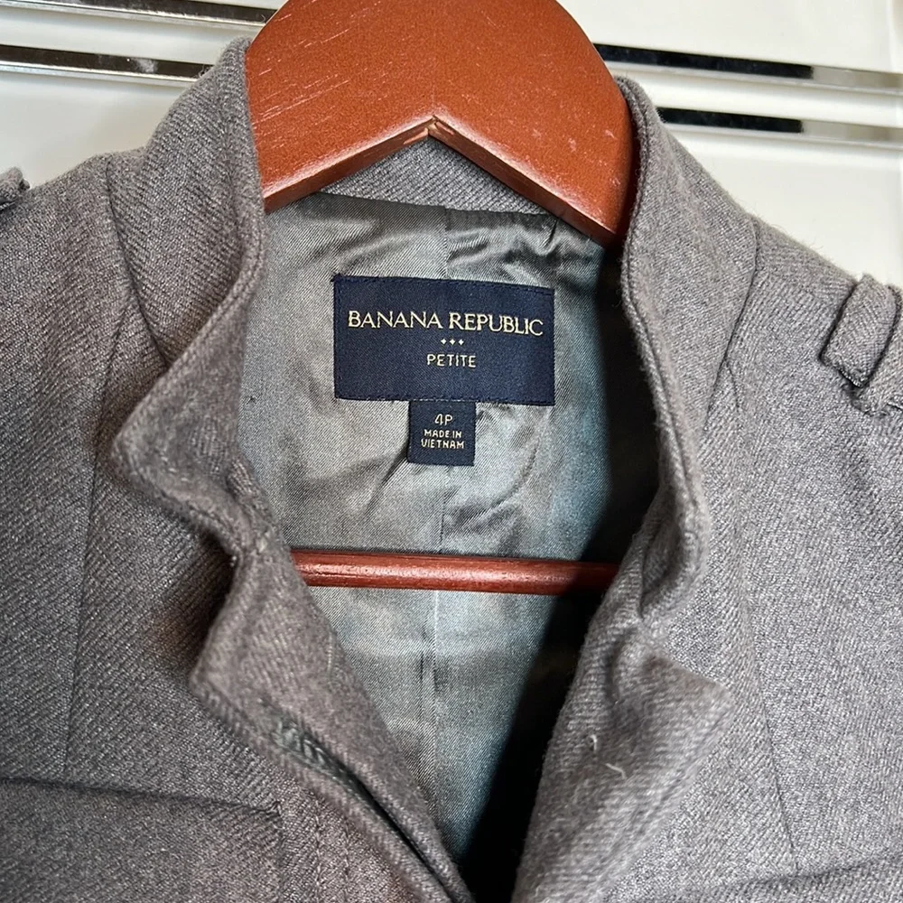 Banana Republic Petite Structured Military style Gray Wool  and Satin Coat S - Picture 3 of 9